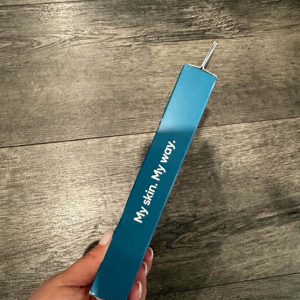 VENUS Facial Razor for Women - Teal Packaging, White Razor - Picture 5 of 5
